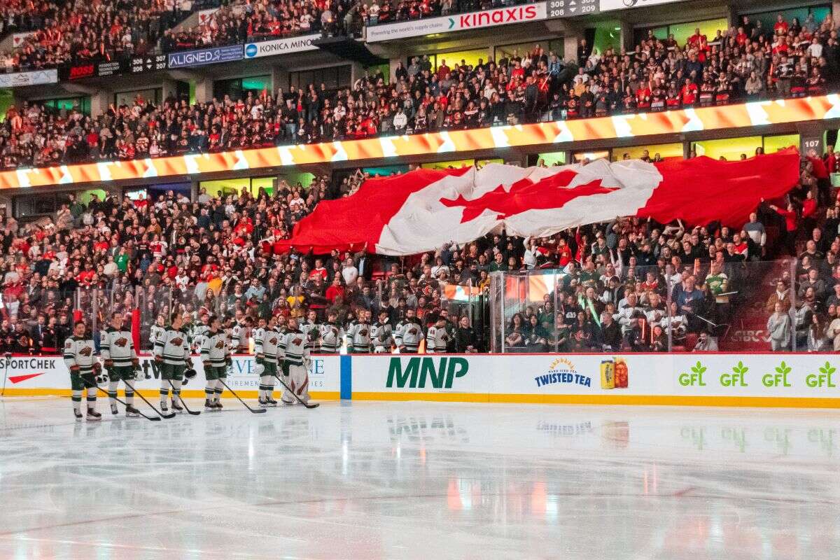 NHL: Por aranceles de Trump, canadienses abuchean himno de EU durante un partido de hockey