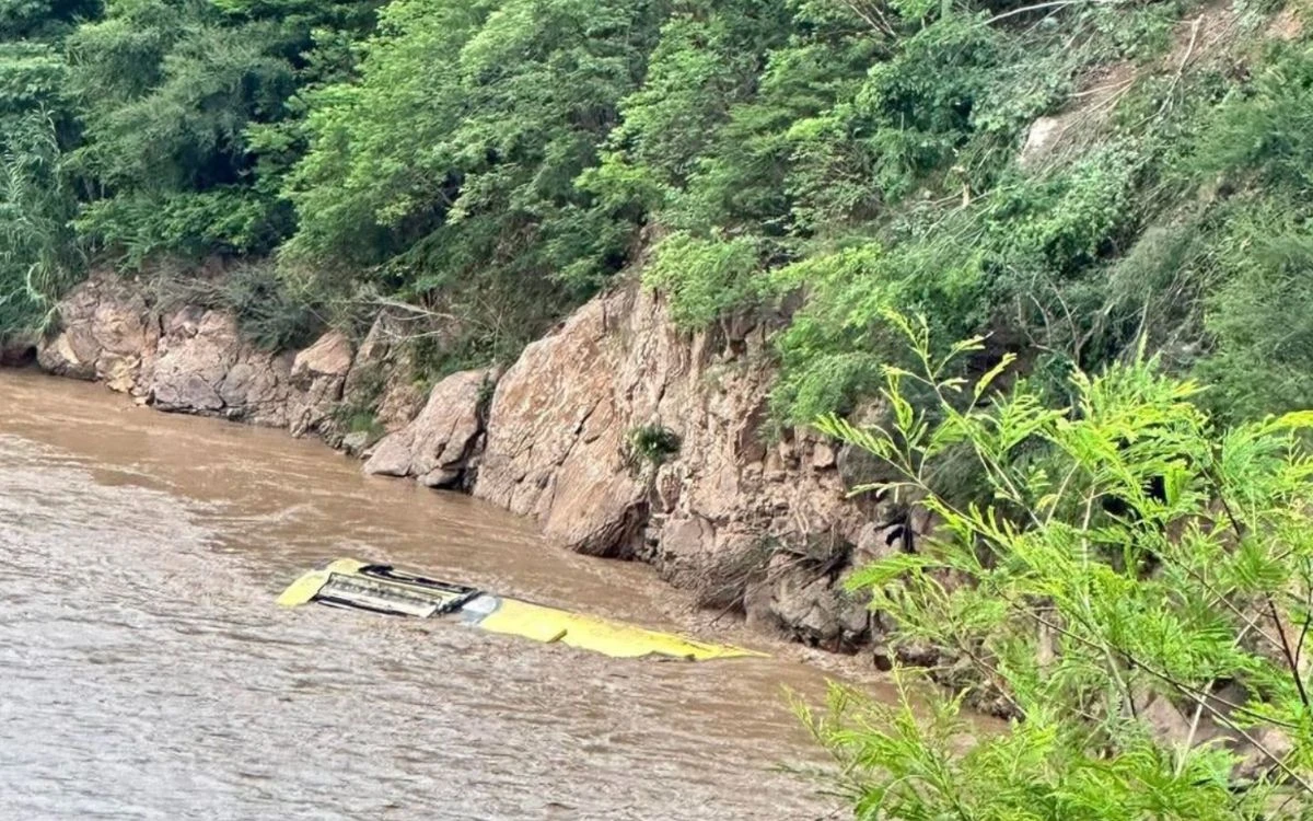 Al menos 7 muertos y 16 heridos deja accidente de autobús en Guerrero