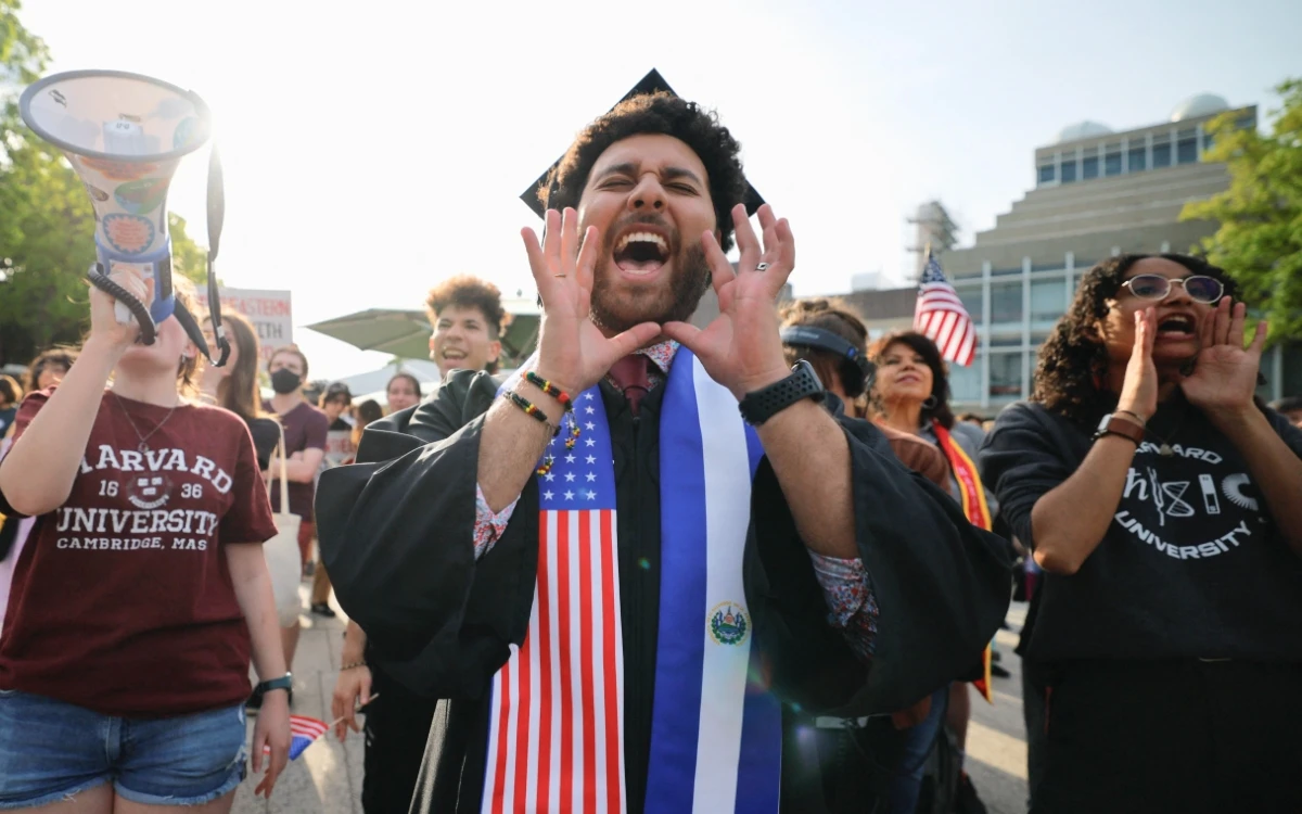 Trump prohíbe la entrada de estudiantes extranjeros en Harvard