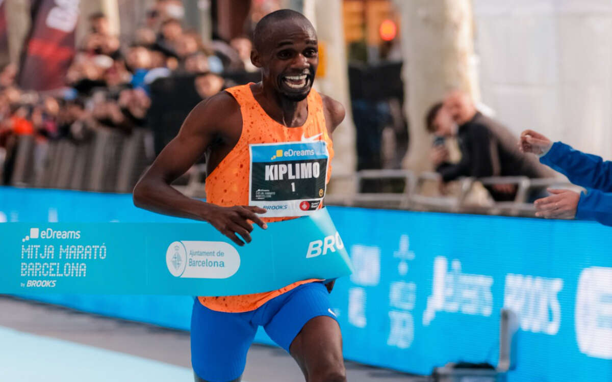 Jacob Kiplimo impone un nuevo récord mundial en medio maratón | Video