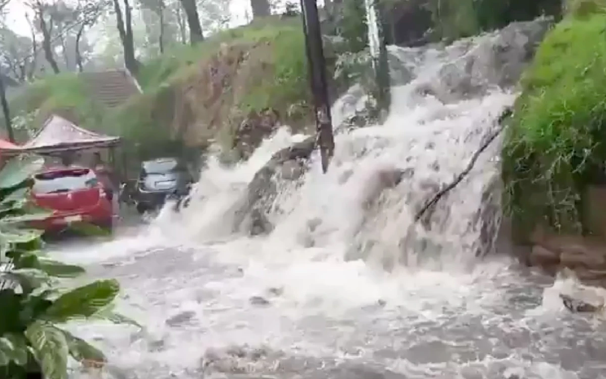 Se desborda presa en Naucalpan tras lluvia y granizada ‘atípica’
