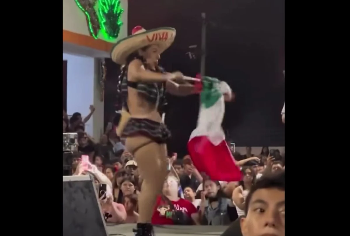 En Chiapas hacen baile erótico con Bandera durante fiestas patrias
