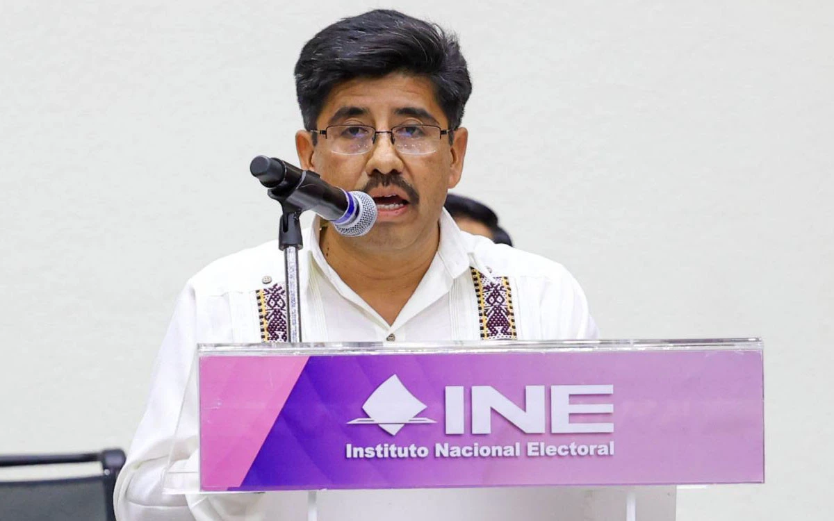 INE entrega constancias de mayoría a ministros electos de la SCJN; Hugo Aguilar pide confianza