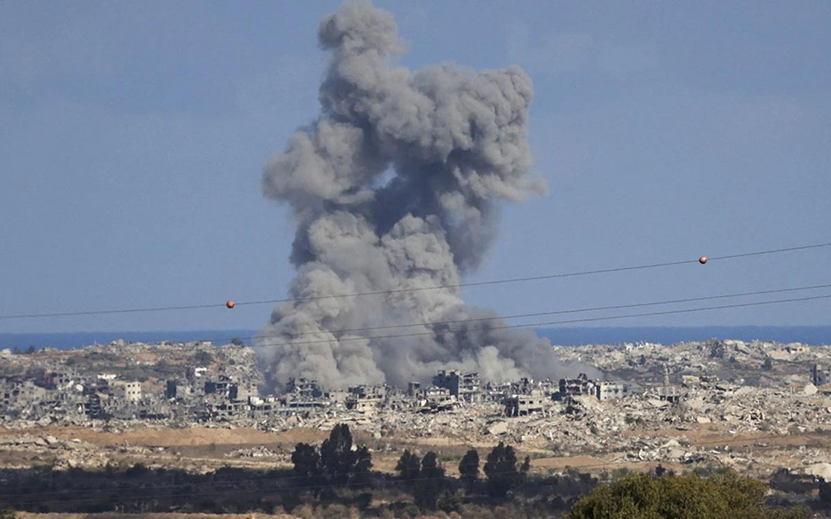 Bombardeo israelí en Gaza causa al menos seis muertos; cohete lanzado desde el enclave impacta en Israel