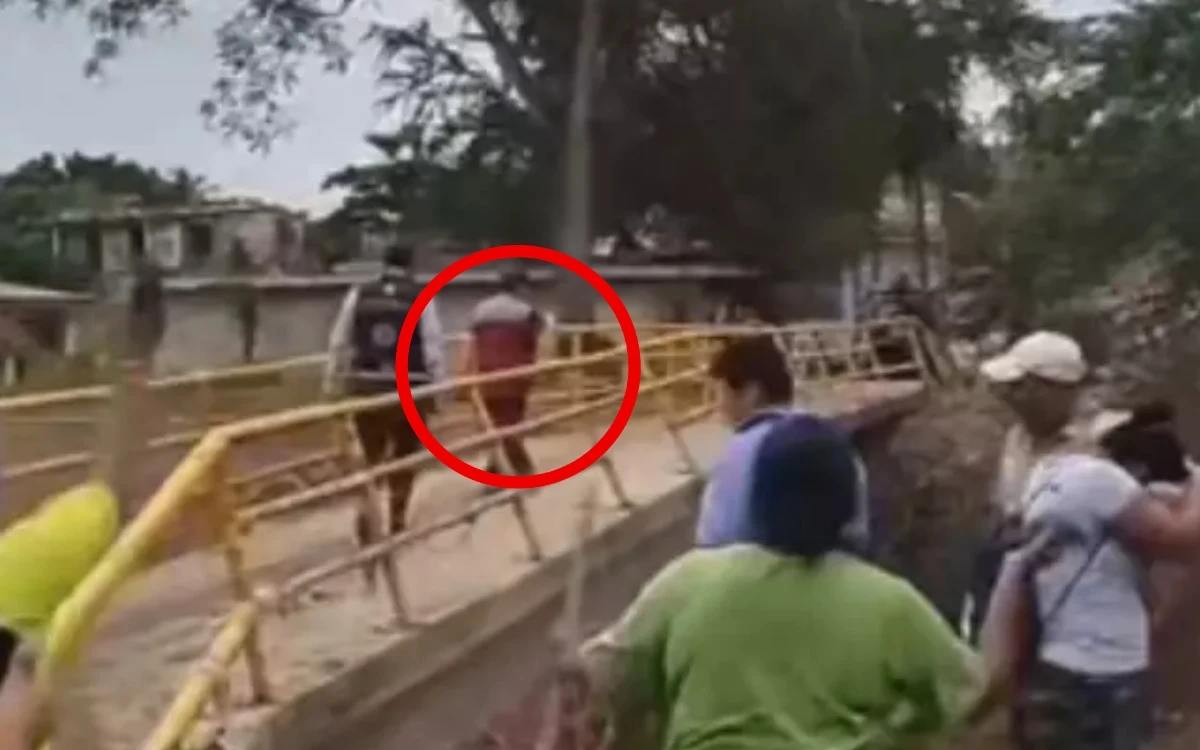 Videos | Lanzan lodo y corren a alcaldesa de Álamo; ‘¡Hasta ahora te presentas!’, le reclaman habitantes