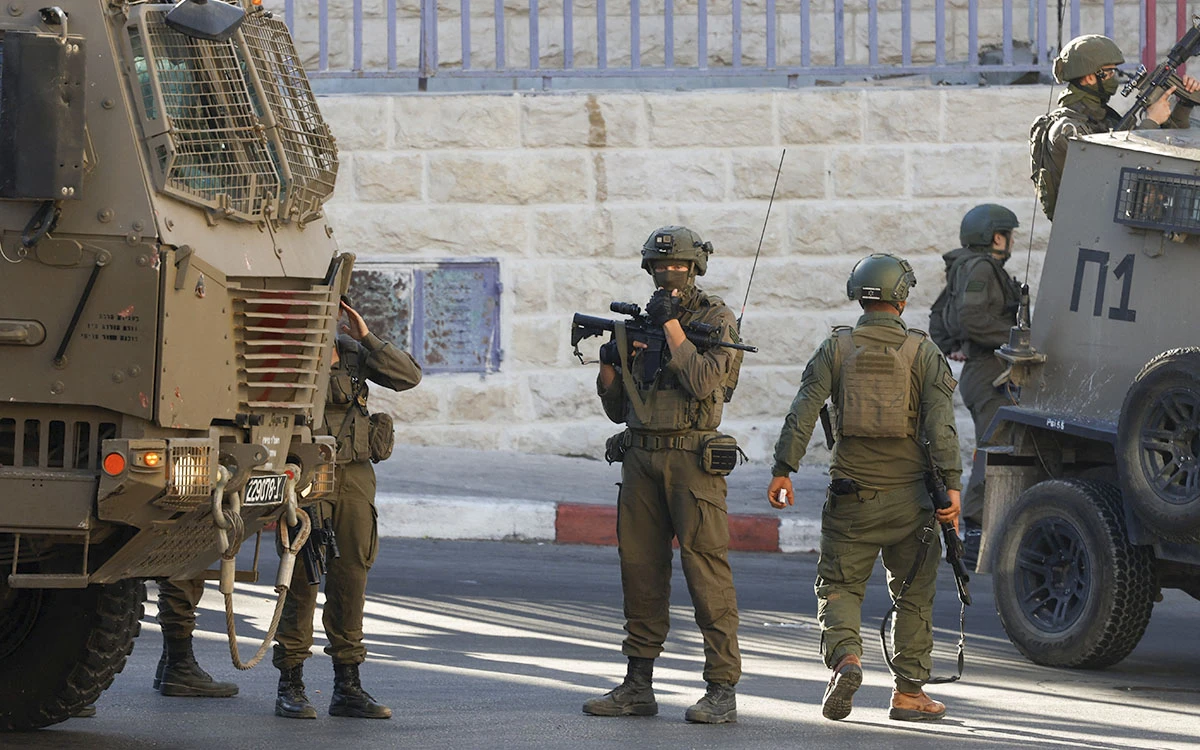 Denuncian redadas israelíes en casas de presos palestinos que serán liberados con el alto al fuego