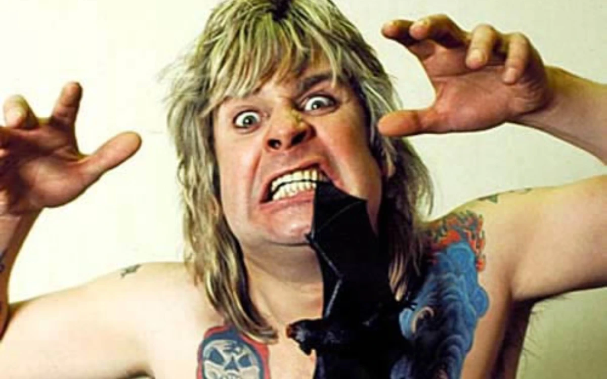 ¿Realmente Ozzy Osbourne mordió un murciélago vivo? | Video