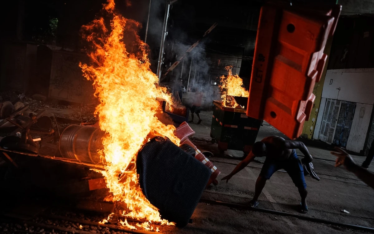 Violenta jornada en favela de São Paulo: Se enfrentan civiles con policías | Fotos