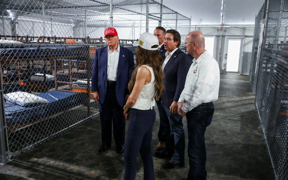 Trump y DeSantis inauguran ‘Alligator Alcatraz’ con promesas de jueces migratorios in situ