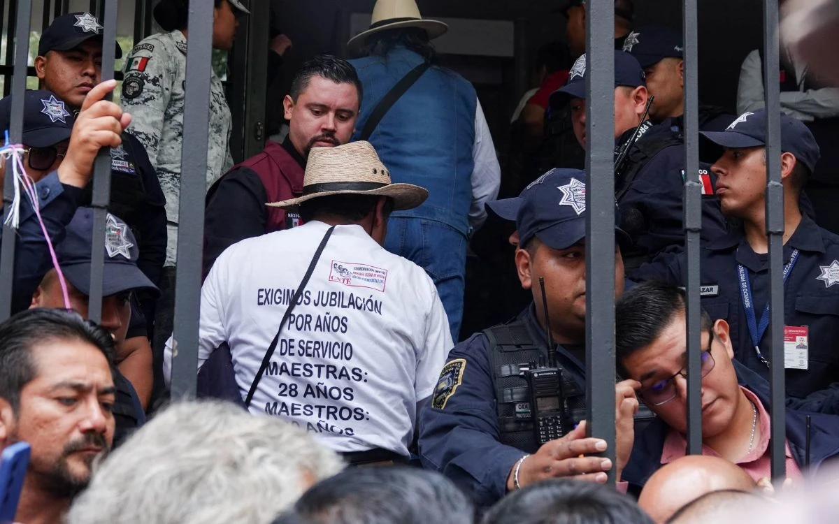 Reportan enfrentamiento afuera de la Segob durante reunión con la CNTE
