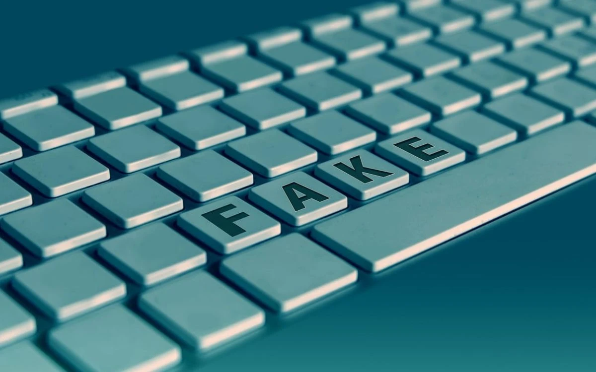Para combatir la desinformación, gobiernos deben apostar por la supervisión mediática: Embajada del Reino Unido
