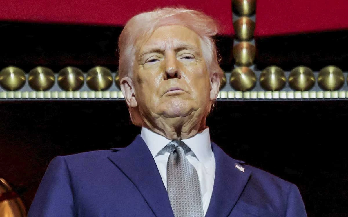 Exfuncionarios republicanos y demócratas alertan que Trump va en el ‘camino de la autocracia’