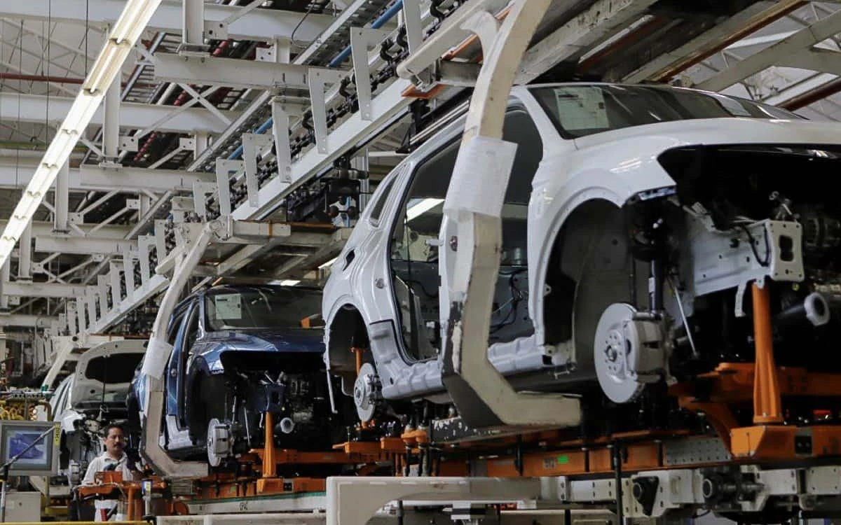 Producción de autos subió 0.4%; exportación cae en primer bimestre