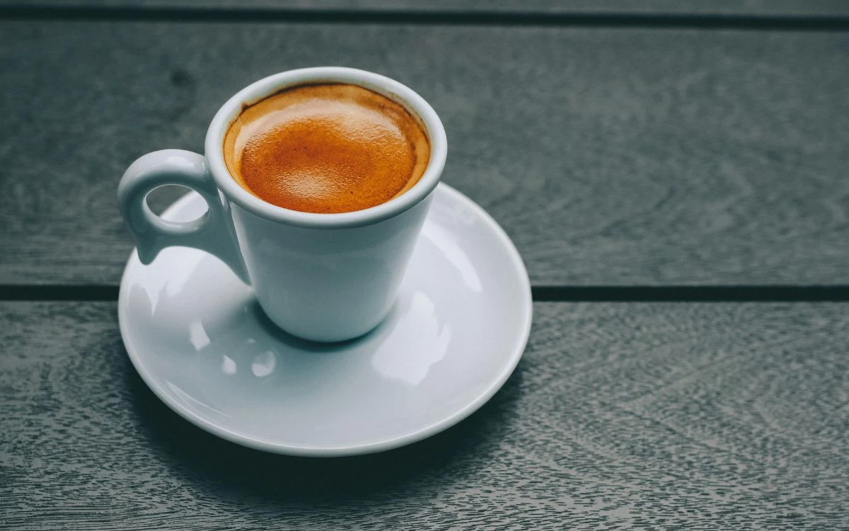 El café engaña al cerebro: ‘No te da energía, solo tapa las señales de que la necesitas’, según experta biomédica