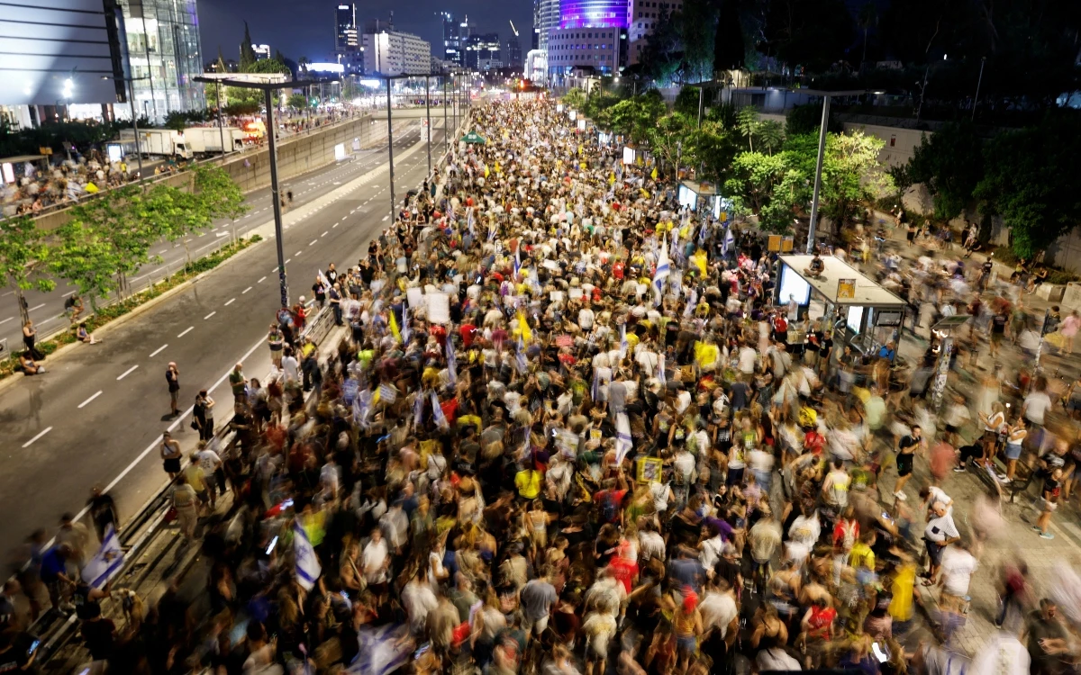 Decenas de miles personas se manifiestan contra plan de Netanyahu de Gaza