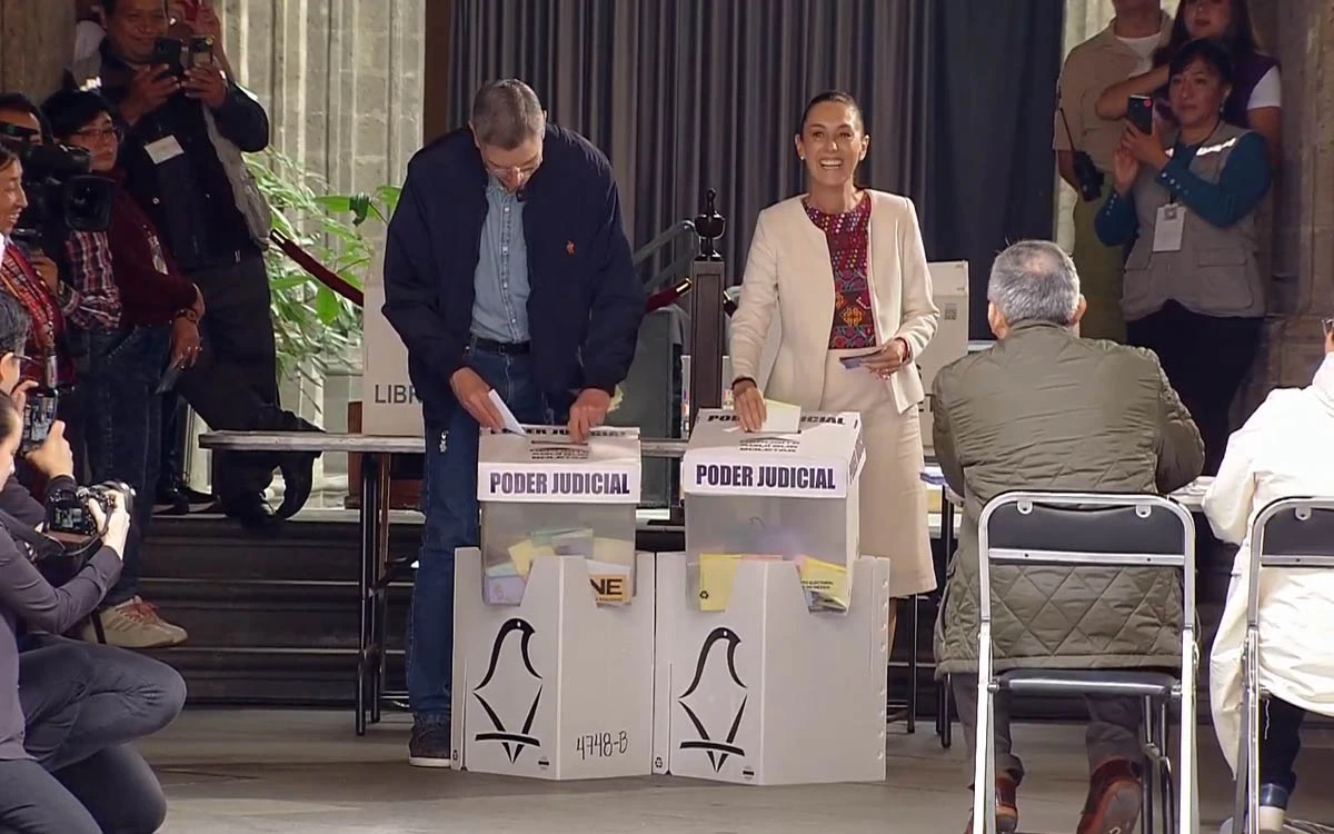 ‘¡Que viva la democracia!’: Sheinbaum vota en la primera elección judicial