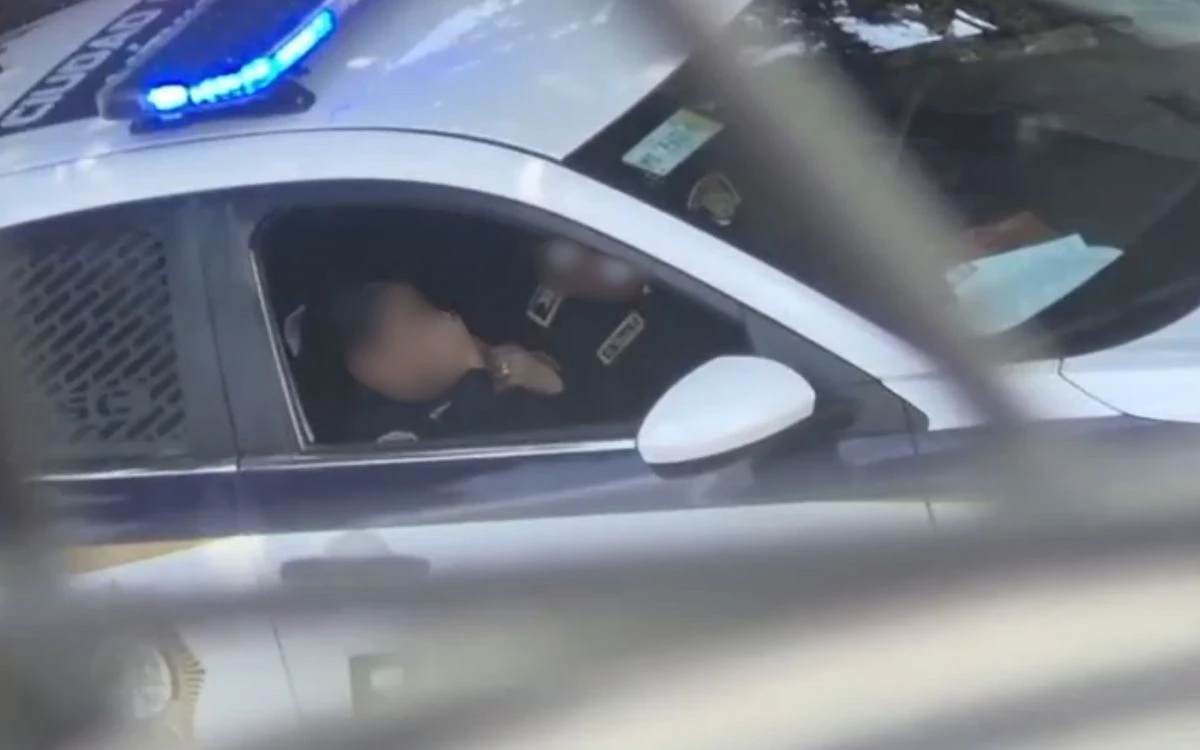 Captan a dos policías realizando actos sexuales en patrulla en CDMX; SSC ya los investiga