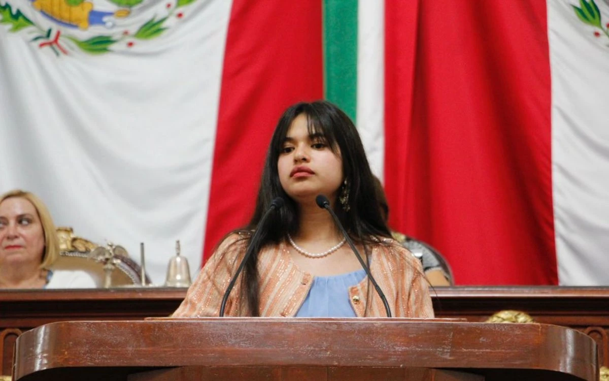 Joven ganadora del premio de la juventud regaña a diputados y exige atención real contra el narcotráfico