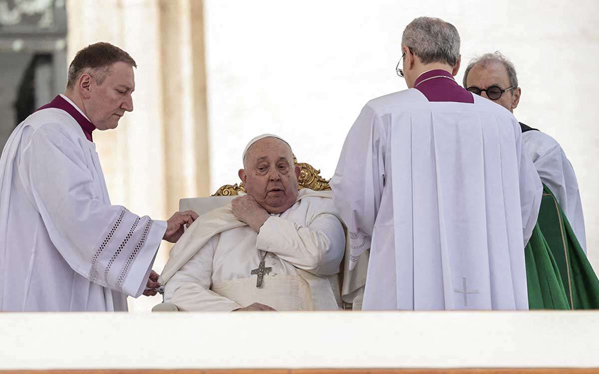 El papa Francisco interrumpe la lectura de su homilía por ‘dificultades en la respiración’