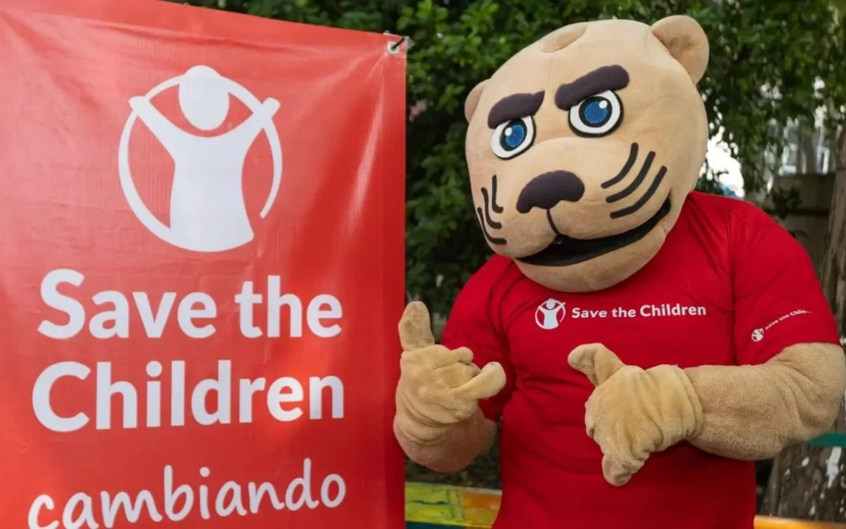Pumas y Save the Children lanzan campaña con GOYO como embajador por los derechos infantiles