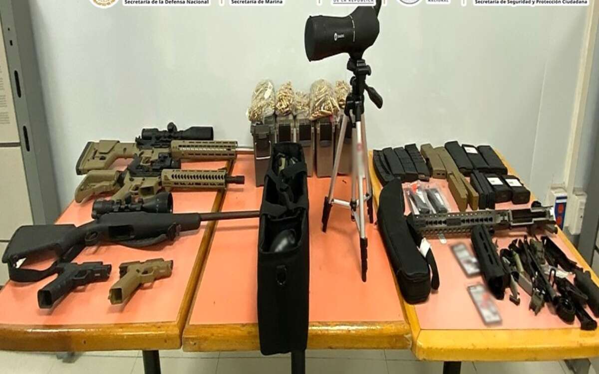 Detienen a estadounidense que intentó ingresar armas de alto calibre por frontera con México