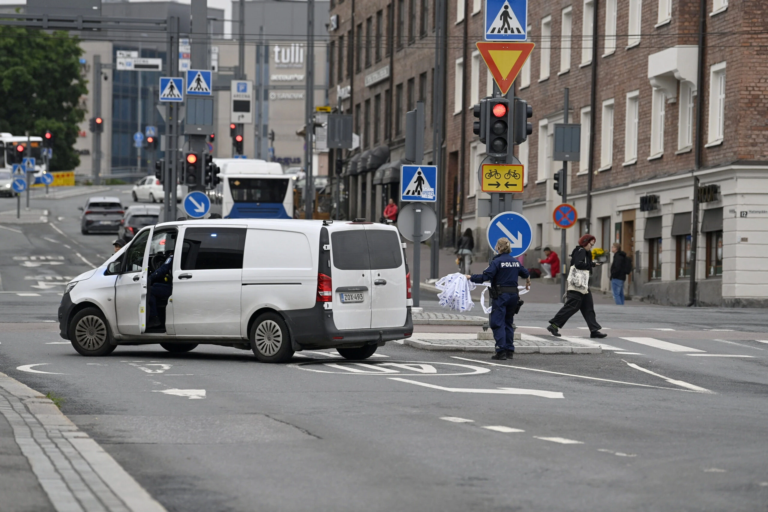 Cuatro heridos en apuñalamiento múltiple cerca de centro comercial en Finlandia
