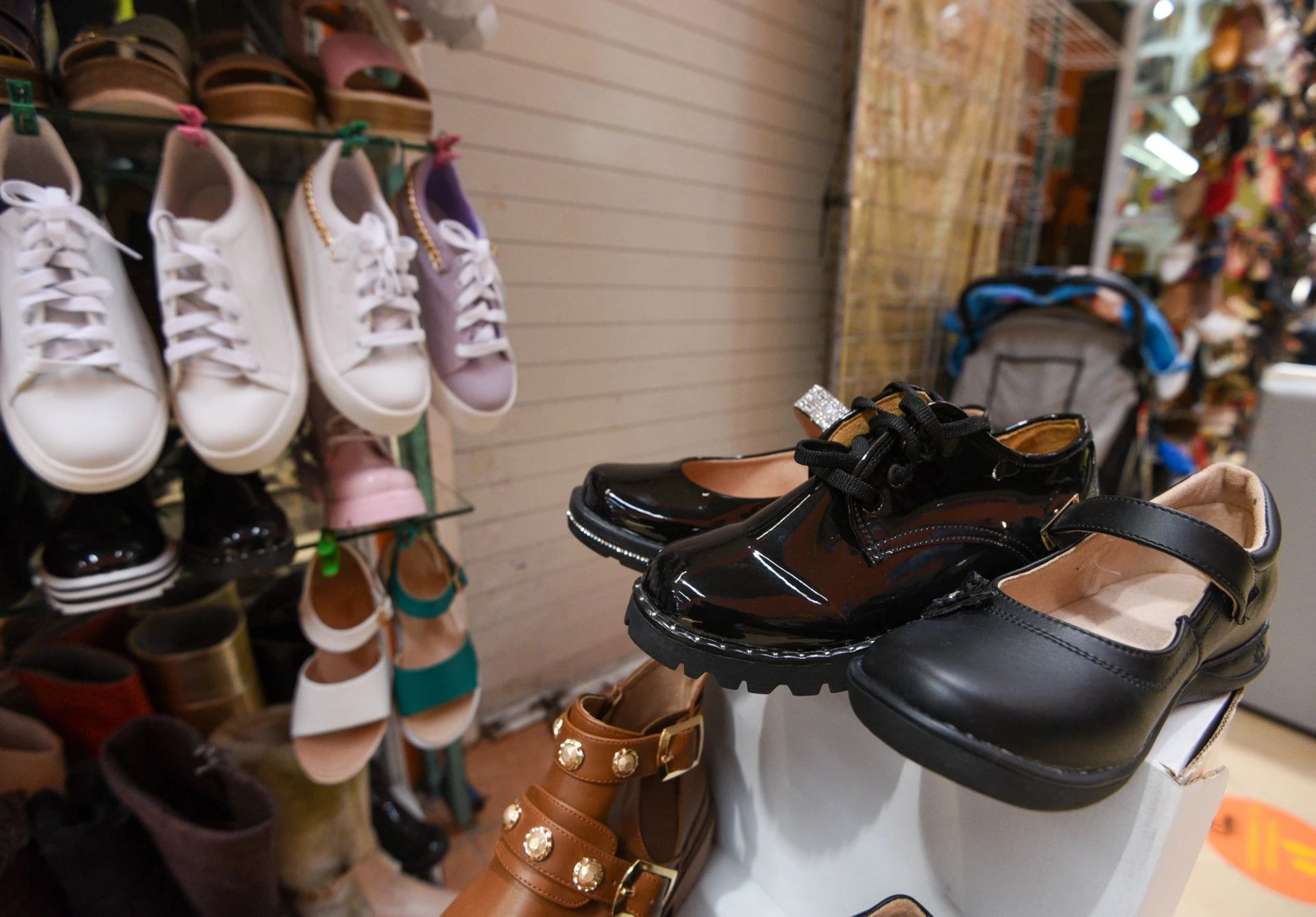 Economía impone cuotas compensatorias a importaciones del calzado chino