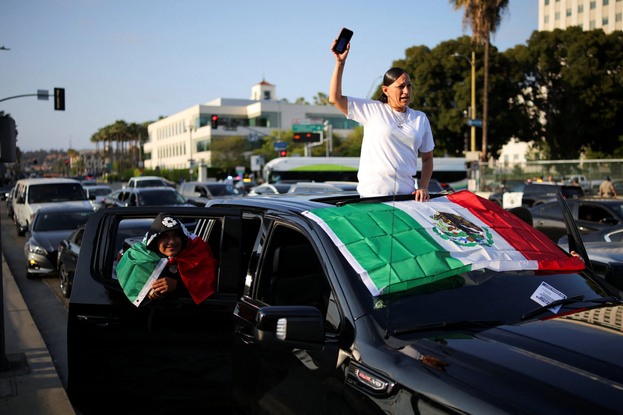 SRE reporta 42 mexicanos detenidos tras redadas en Los Ángeles