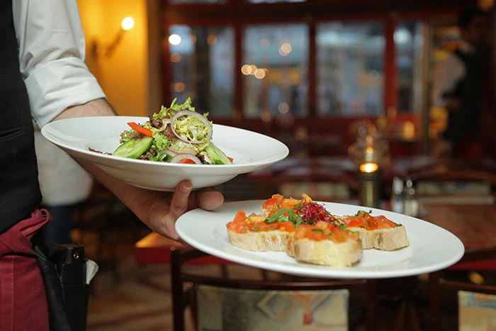 ¿Un restaurante no respetó tu reservación? Profeco informa sobre tus derechos