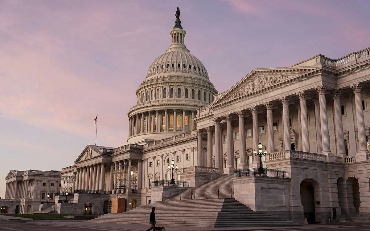 Senado de EE.UU. aprueba voto de procedimiento con división demócrata y avanza hacia la reapertura del gobierno