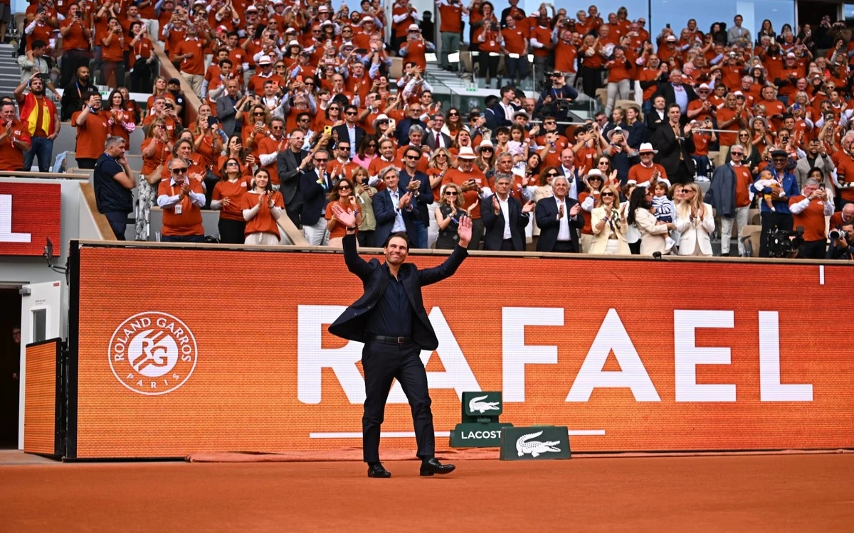 Recibe Rafael Nadal emotivo homenaje en Roland Garros | Video