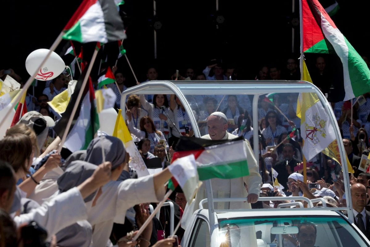 Un papamóvil de Francisco se convertirá en clínica para los niños de Gaza