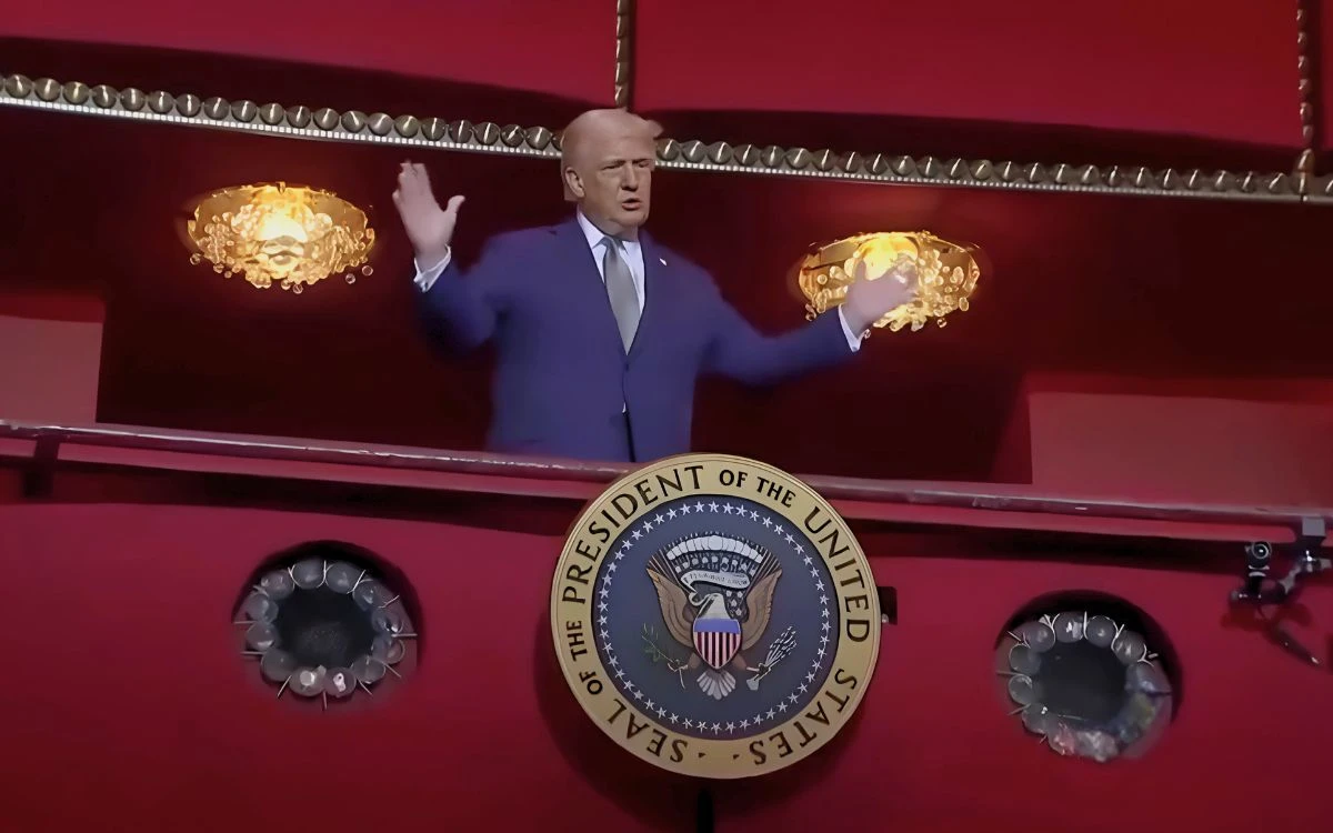 Trump es recibido con vítores y abucheos durante una representación de “Los Miserables”