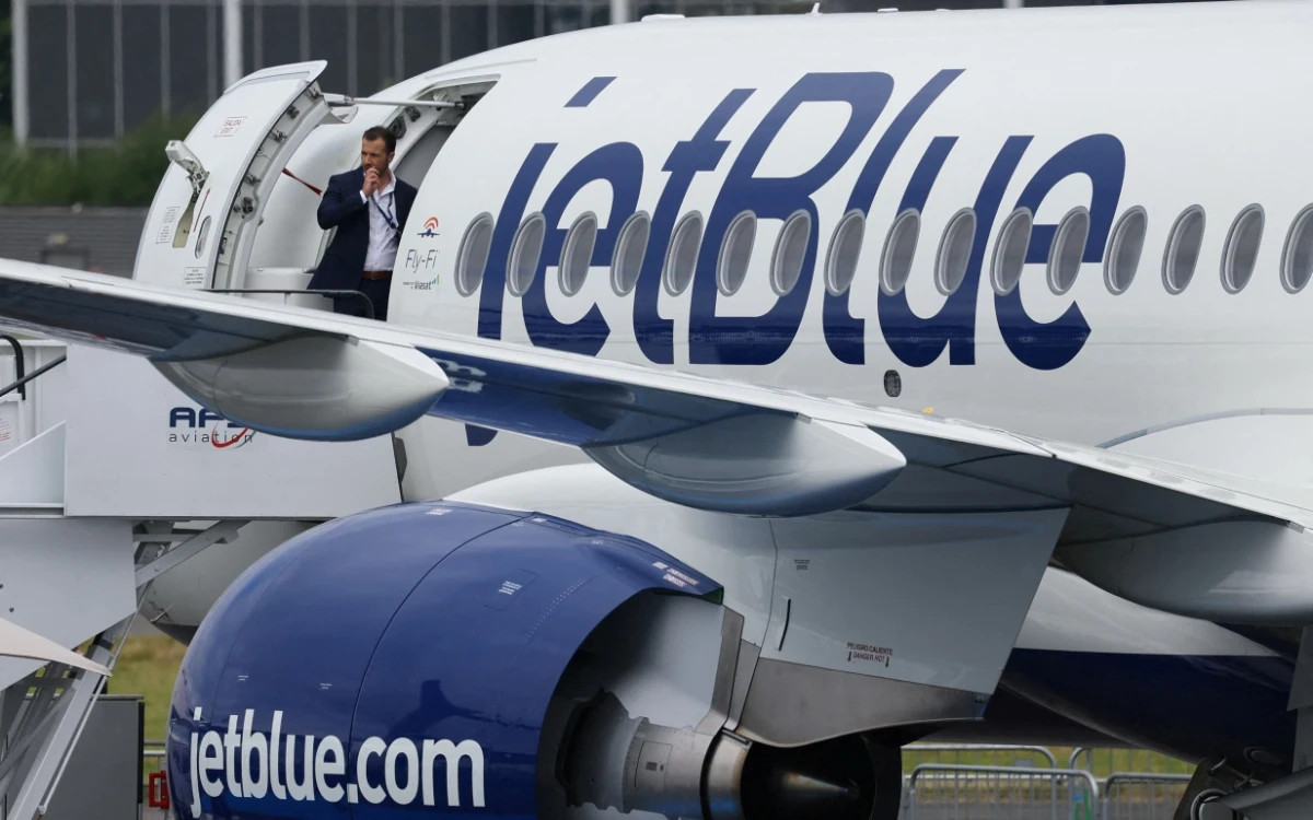 Aterriza de emergencia en Florida vuelo proveniente de Cancún; hay pasajeros heridos