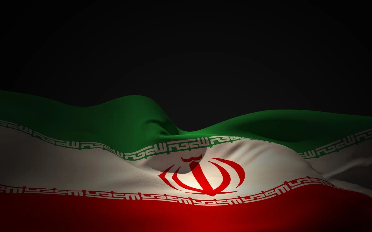 Irán amenaza con ataque a bases de EU en caso de conflicto; Trump duda de acuerdo nuclear