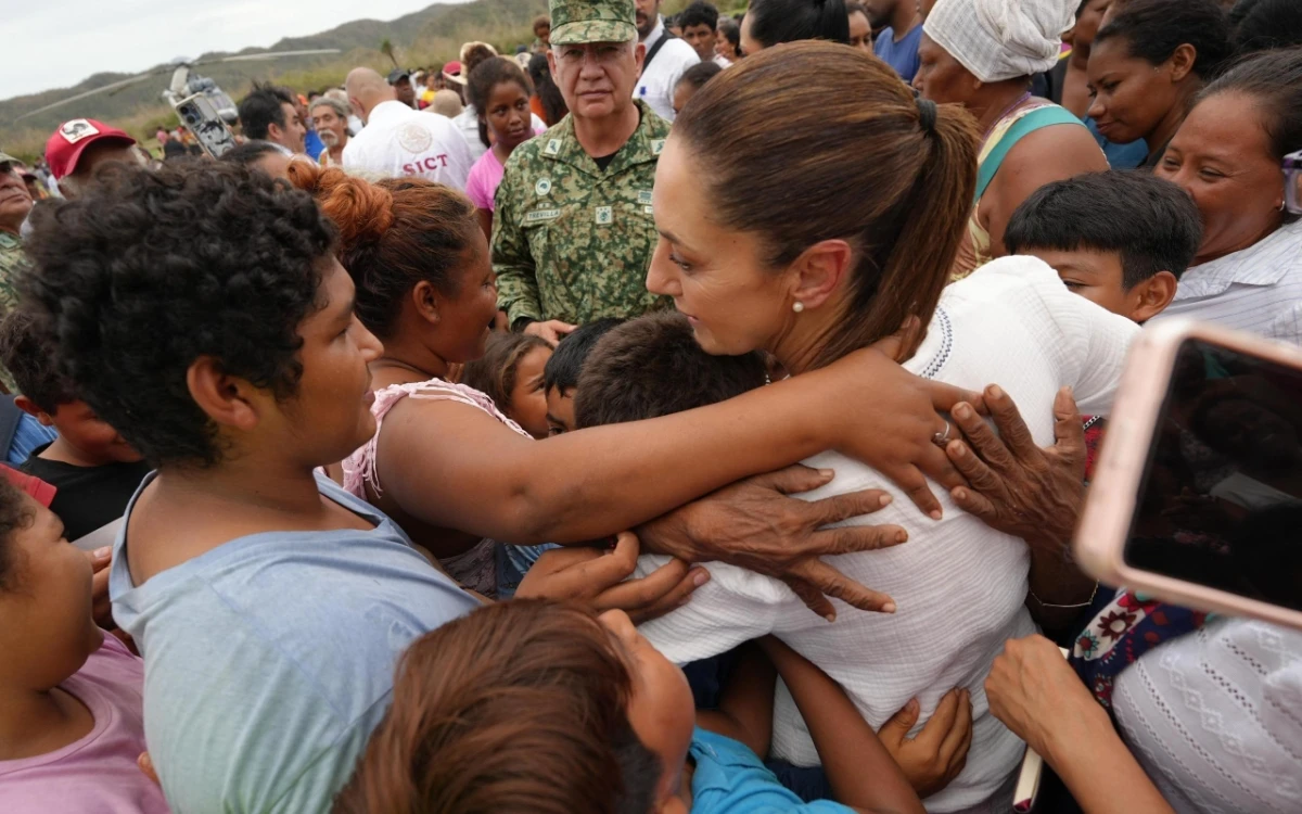Sheinbaum visita a afectados por ‘Erick’ en Oaxaca