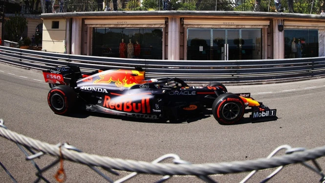 Podium Ganda Max Verstappen dan Sergio Bukti Keunggulan Pelumas Mobil