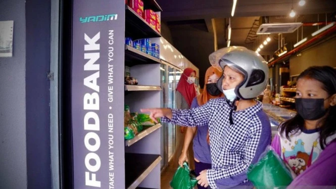 TKI Turut Manfaatkan Barang Gratis Foodbank Menteri Agama Malaysia