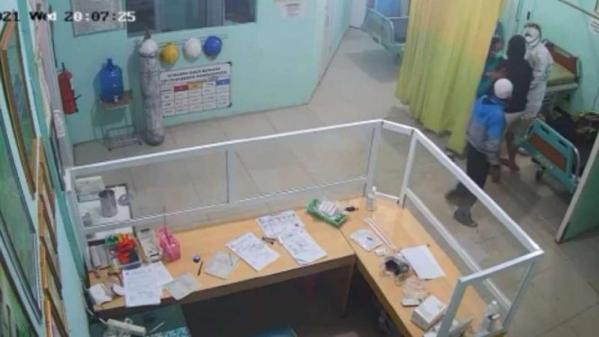 Viral Video Nakes di IGD Dipukul Anak Pasien Gara-gara Pakai APD