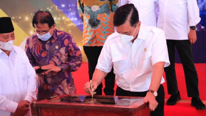 Menko Luhut Resmikan Smelter Nikel HPAL dengan Investasi Rp14 Triliun