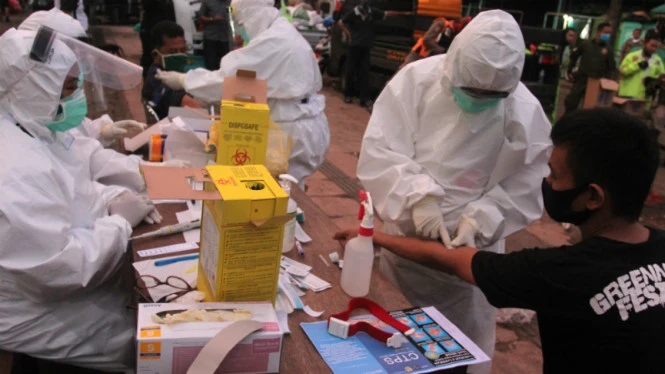 COVID-19 di Surabaya Melonjak, Tes Swab Digencarkan di Pasar dan Mal