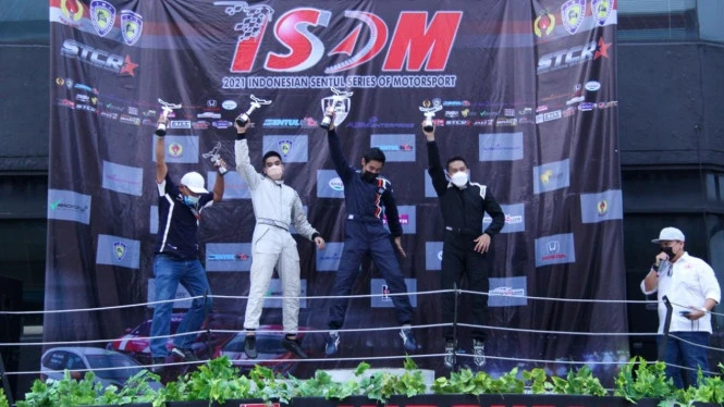 Borong 2 Piala, Pembalap Muda Bersinar di ISSOM 2021