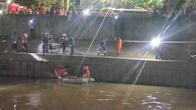 Geger, Sesosok Mayat Ditemukan Mengambang di Kali Ciliwung
