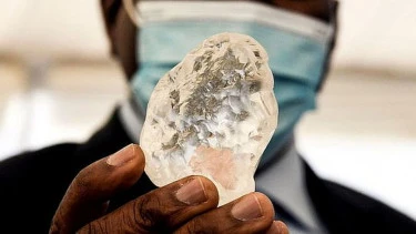 Presiden Botswana Pamer Berlian Langka Terbesar Ketiga di Dunia