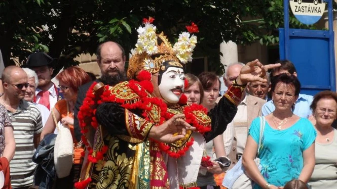 26 Tari Tradisional Indonesia Paling Populer