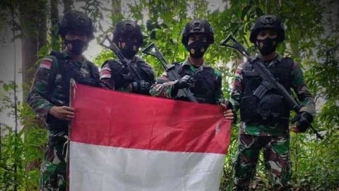 Prajurit TNI AD Temukan 16 Orang PMI di Hutan Sawit