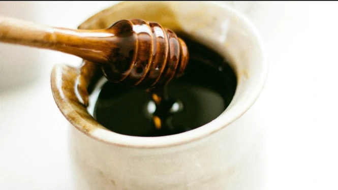 11 Manfaat Madu Hitam bagi Kesehatan, Obati Asam Urat Hingga Diabetes