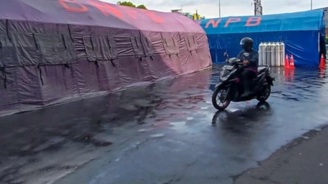 RS Moewardi Solo Pasang Tenda untuk Tampung Antrean Pasien COVID-19