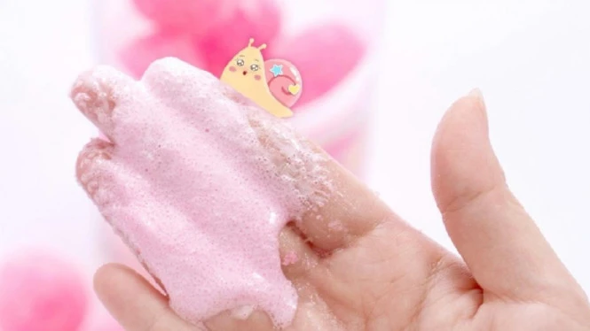 Viral Sabun Mandi dari Lendir Siput, Teksturnya Seperti Mainan Slime