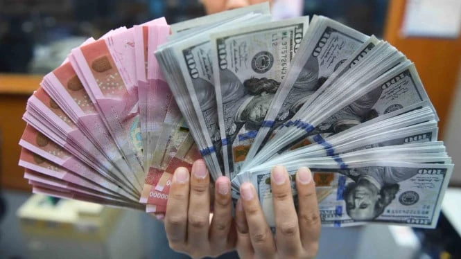 Rupiah Kian Melemah di Akhir Pekan, Ini Penyebabnya